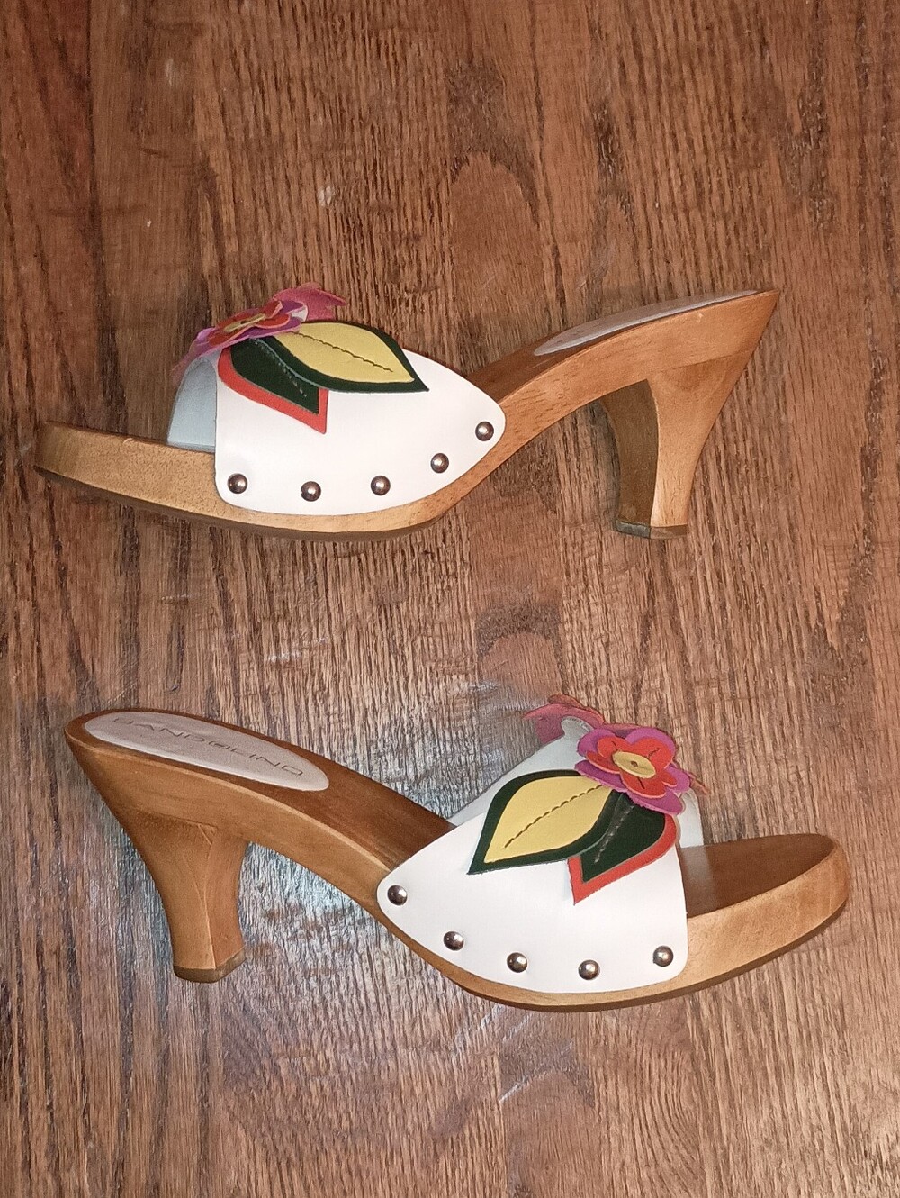 Vintage Bandolino White Floral Leather Slide WoodHeels with Pink and Red Accents - Picture 7 of 8